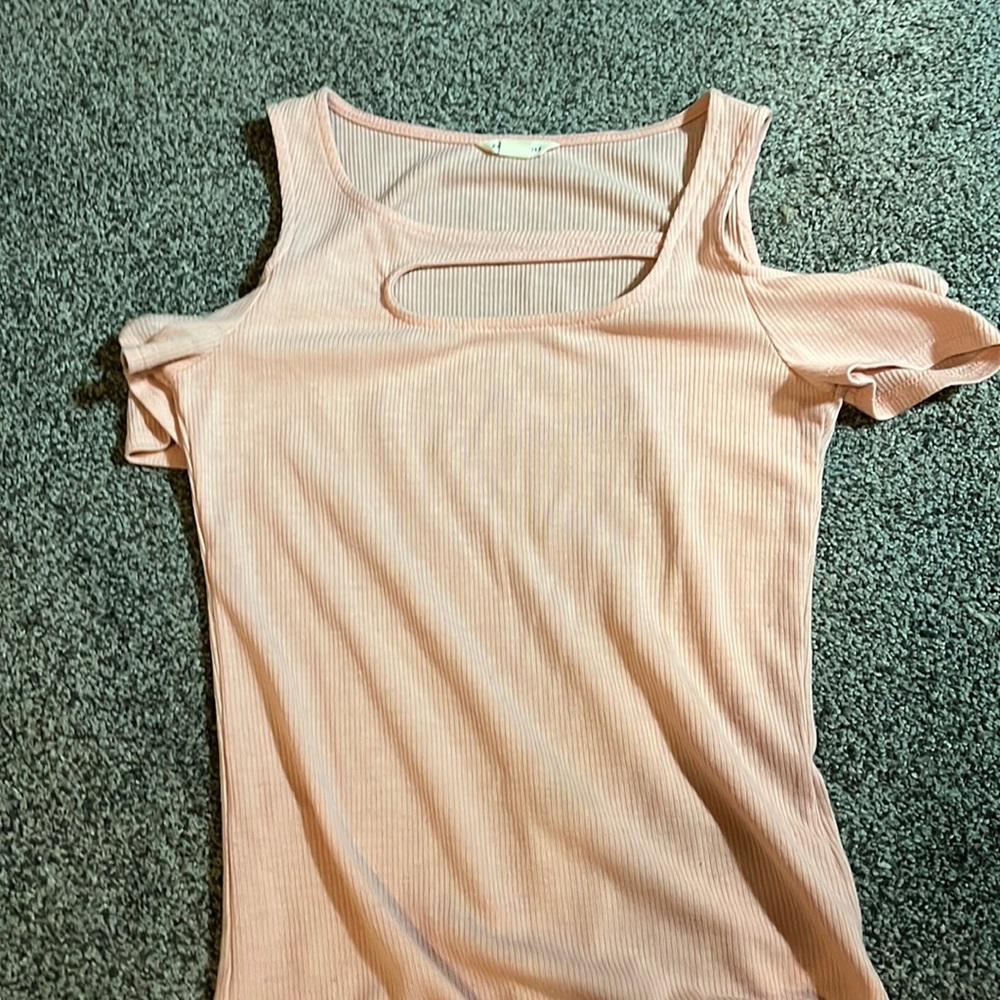 pink top